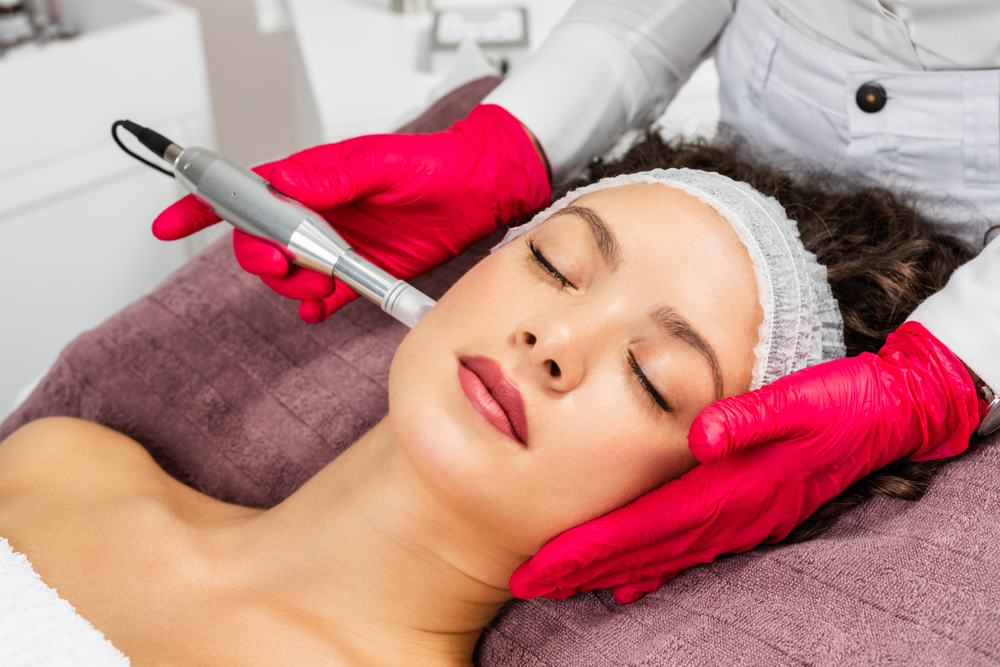 Beautiful,Woman,Receiving,Microneedling,Rejuvenation,Treatment.,Mesotherapy.